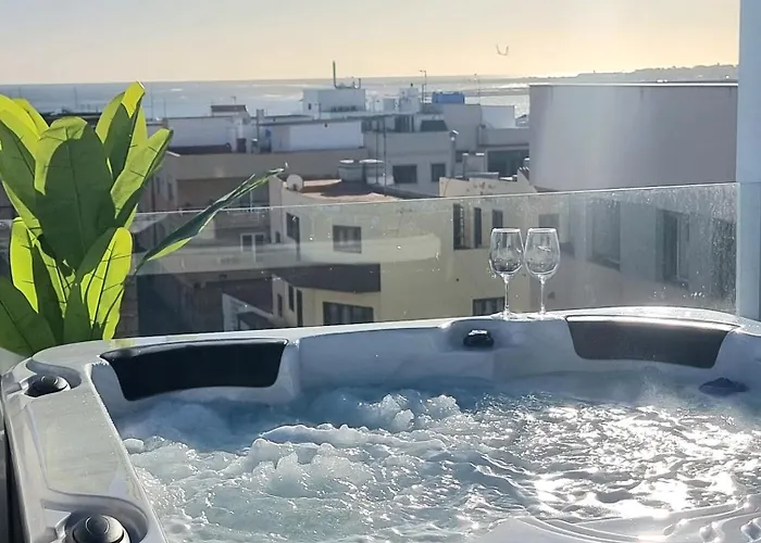 דירה Luxury Penthouse Valentin With Jacuzzi קורלחו